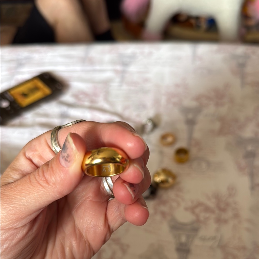 Elegant Gold-Tone Ring 32$